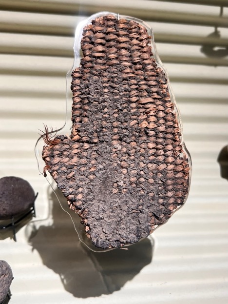 A basket smeared with bitumen